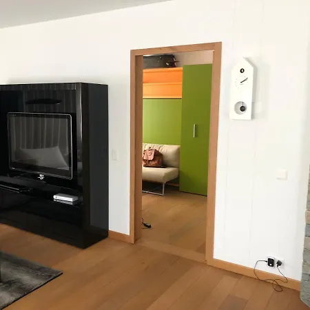Luxury Apt And Garage アパート サンモリッツ